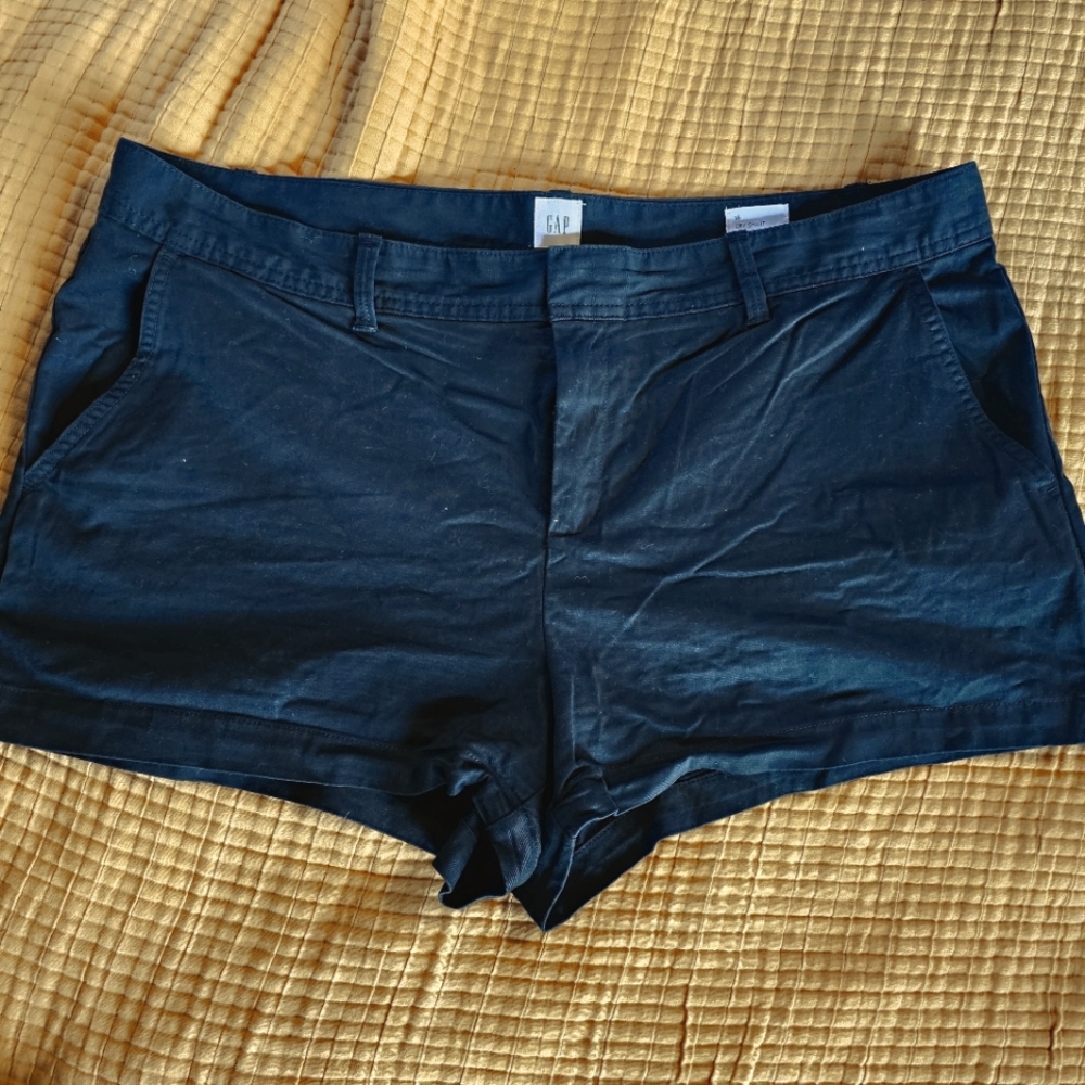 GAP city short size 18